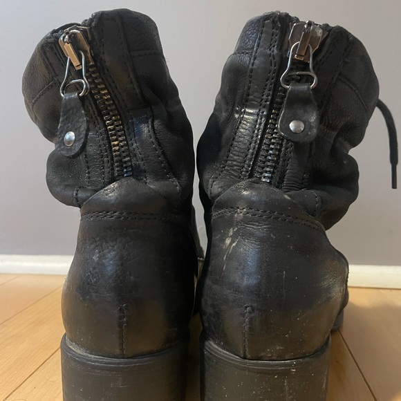 Brown’s boots - Picture 2 of 2